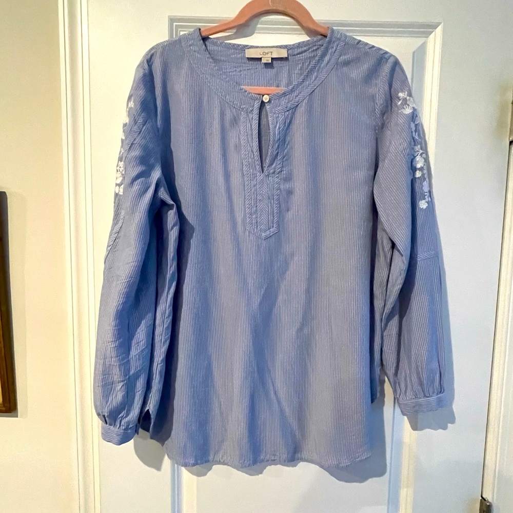 Loft like new at 100% rayon blouse